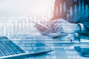a business broker calculates statistics regarding the current sellers market during covid-19