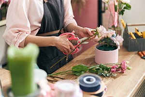 close up of florist preparing a bouquet in a flower shop