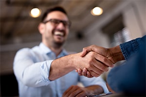 client and business m&a advisor shaking hands